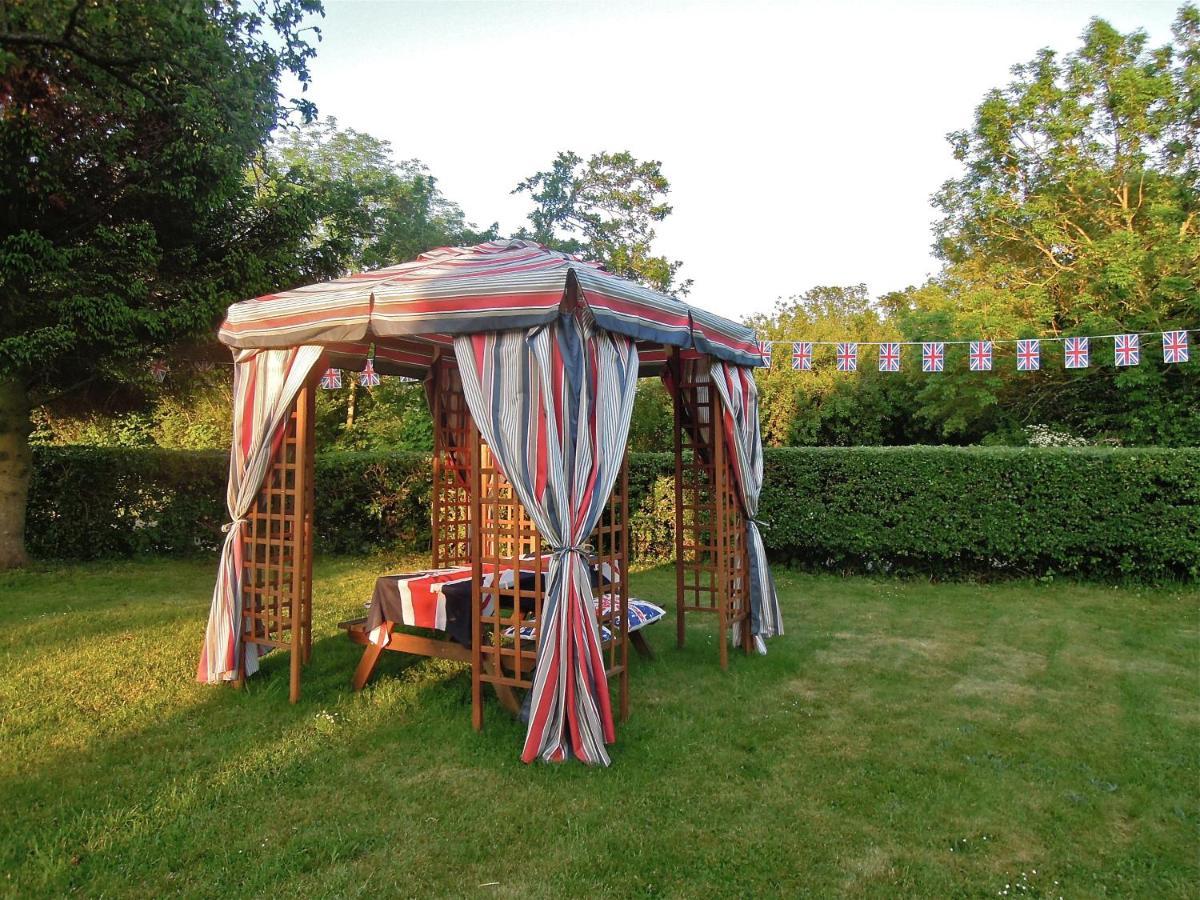 Fosse Farmhouse Holiday Cottages Chippenham  Luaran gambar